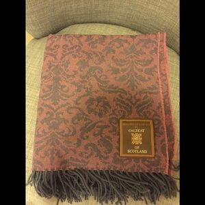 Beautiful throw in magenta/purple color